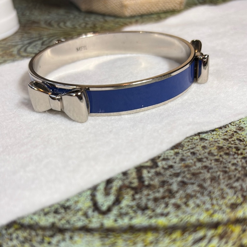 My Flat in London Silver w/ Blue Bows bangle Bracelet Sz 8 rare find!